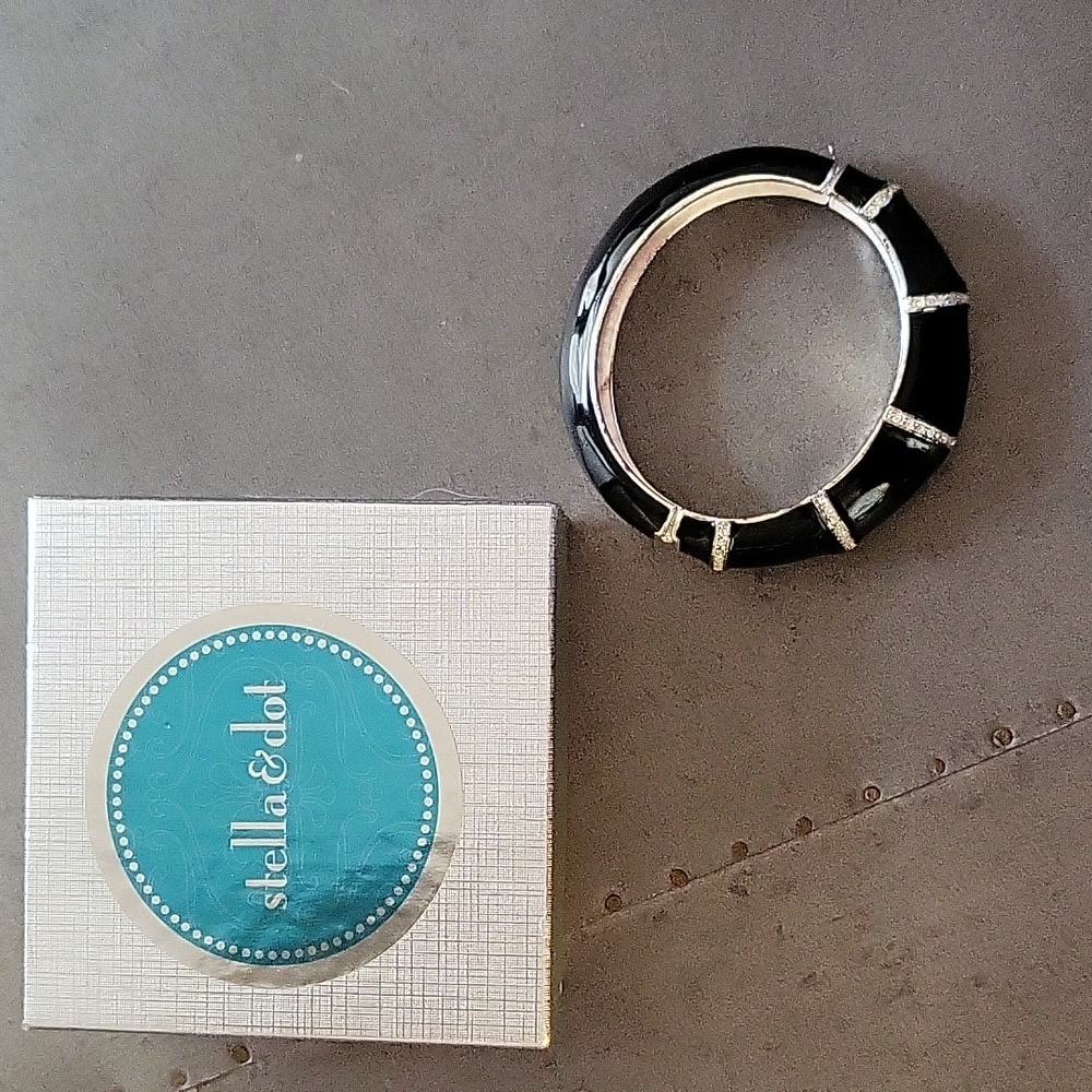 Stella & Dot bangle bracelet